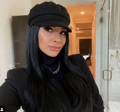 Zahra Schreiber belongs to mixed ethnic group