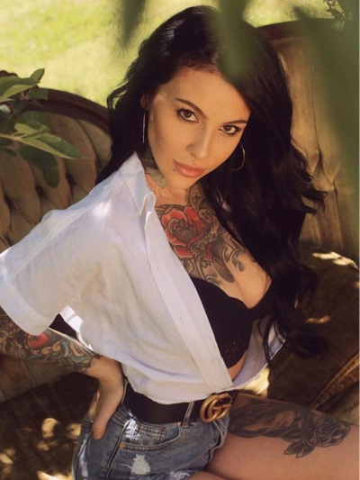 Zahra Schreiber holds the nationality of America