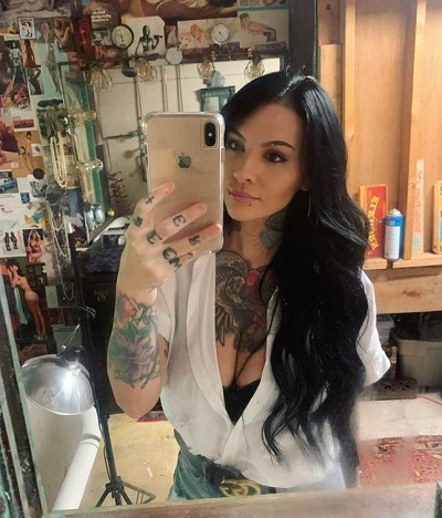 Zahra Schreiber is 34 years old