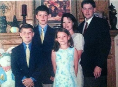 Mason Dye with his family
