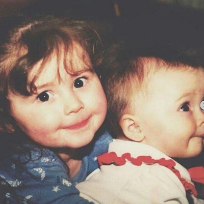 Sarah Carpenter childhood picture with sister Sabrina Carpenter