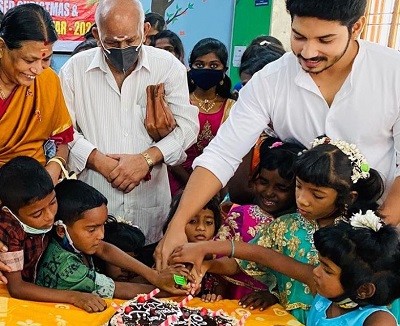 Vicky Roshan celebrating new year with kids