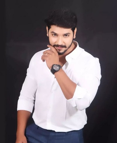 Vicky Roshan is a well-known Tamil actor, model, VJ, Anchor, entertainer, Influencer, Tv personality, and Social media star from Chennai, Tamil Nadu, India