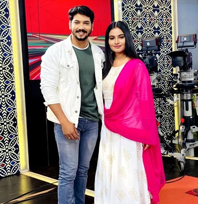 Vicky Roshan with his co star