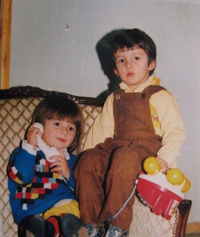 Irem Sak childhood picture with her brother Ayberk Sak