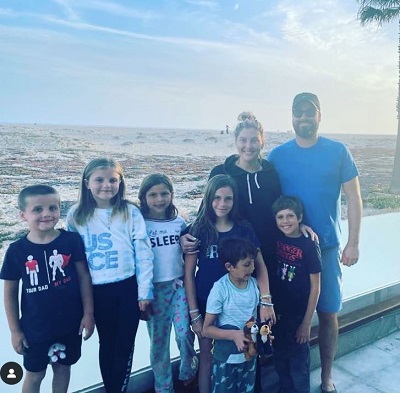 Travis Mullen with his girlfriend GTravis Mullen with his girlfriend Gina Kirschenheiter and kidsina Kirschenheiter and kids