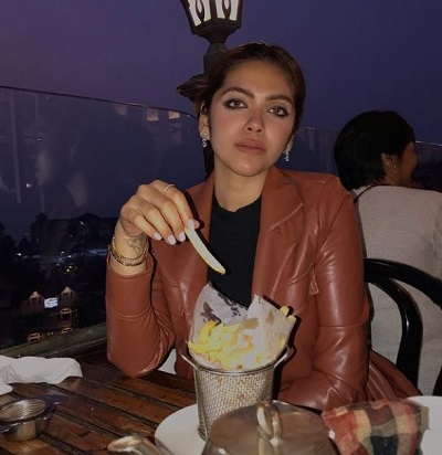Rituja Ghosh Deb works as an Influencer
