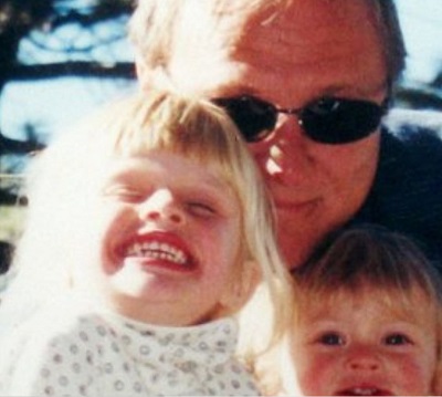 Samantha Daily old picture with her biological father and sister Liz Daily