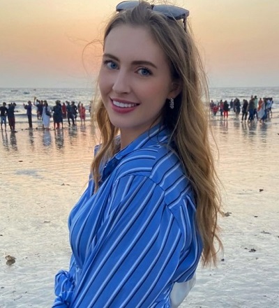 Jazzy Ballerini enjoying on Juhu beach