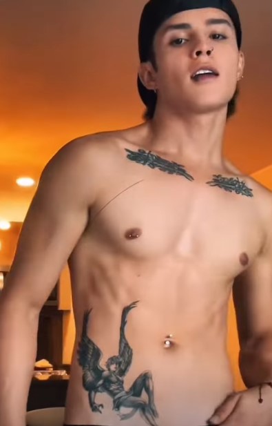Libardo Isaza has tattoos on his body