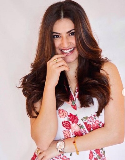 Shivaleeka Oberoi is a well-known actress, model, entertainer, Influencer, and social media star from India