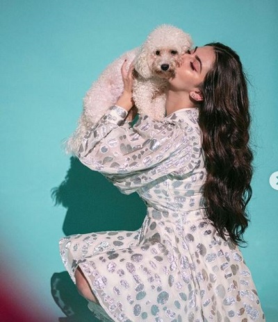 Shivaleeka Oberoi with her pet dog
