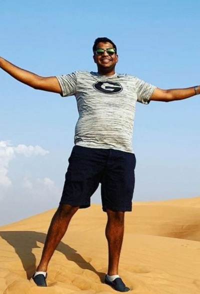Vinesh Vasnani height is 6 feet