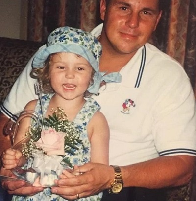 Brec Bassinger's childhood image with her father