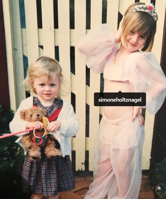 Childhood image of Simone Holtznagel with her sister Madeline Holtznagel