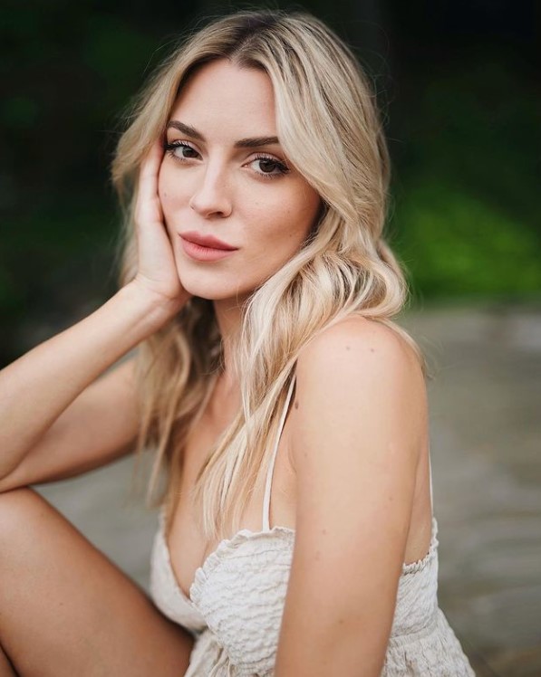 Cristina Invernizzi bio