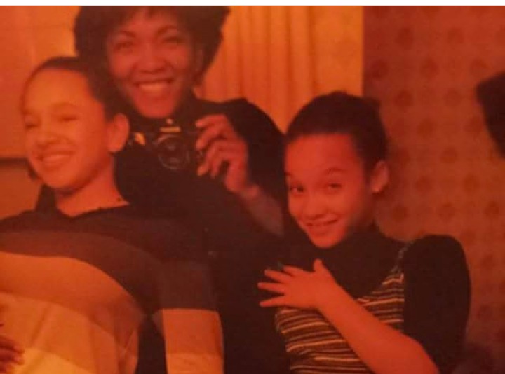 Elyse Cizek old image with her mother and sister