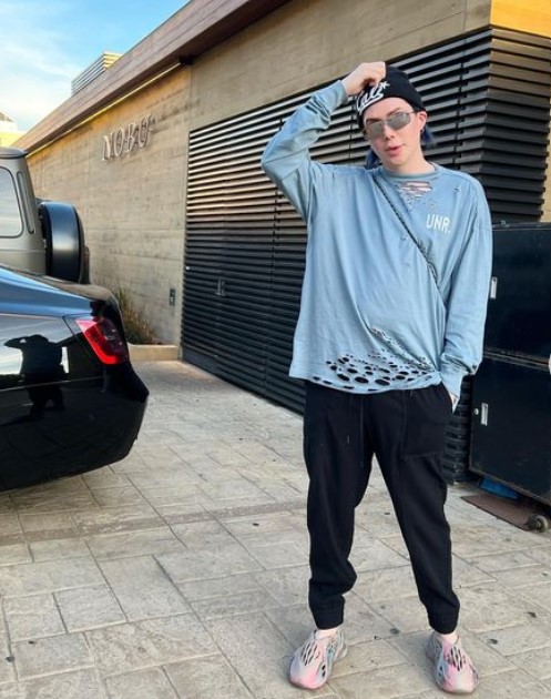 Oli London has a Mercedes car