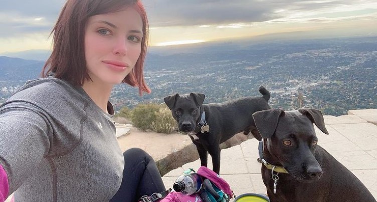 Adriana Chechik has two pet dogs