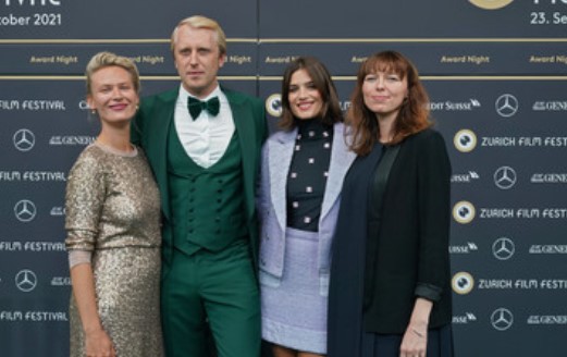 Agnieszka Zulewska appeared on a award show with other celebrities