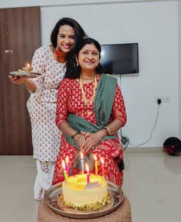 Amruta with her mom Smita Dhongade