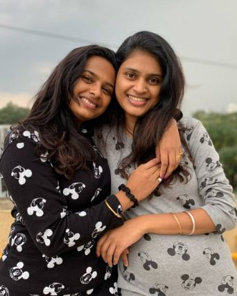 Amruta with her sister Puja Dhongade