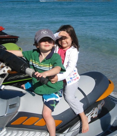 Chloe Schnapp childhood picture with her brother Noah Schnapp