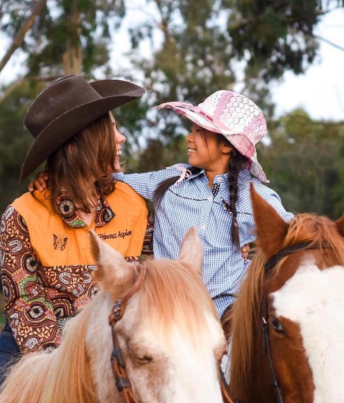 Chloé Hayden and her younger sister loves horse riding