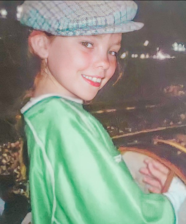Chloé Hayden shared her old image on IG page