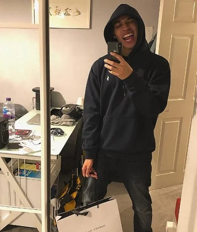 Ezra Elliott relationship status