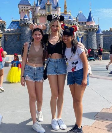 Lana with her friends