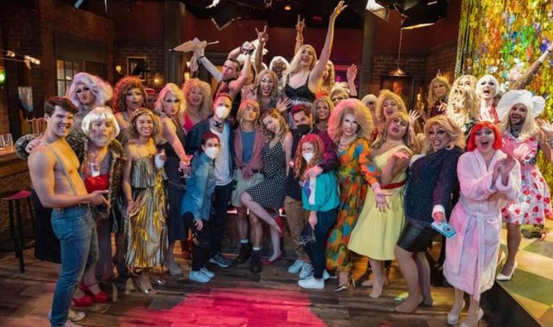 Olivia with the star cast of Pretty Smart