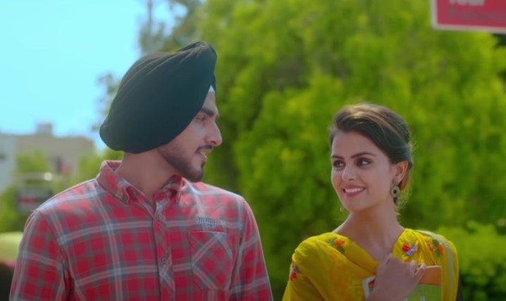 Priyanka Chahar Choudhary is featured in the Punjabi song Chunni with singer Armaan Bedil