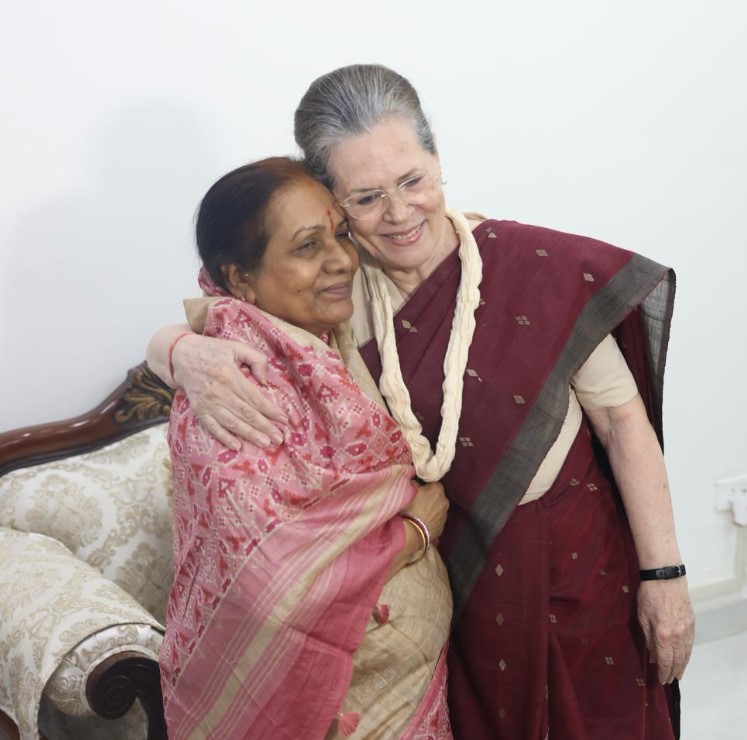 Radhabai Kharge and Sonia Gandhi