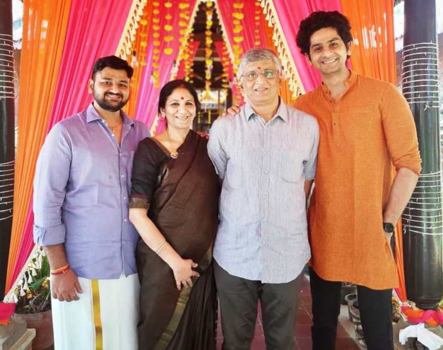 Ram and his parents Subramanian Ramasamy (dad), Uma Maheshwari (mom) and R. Hareesh Nayaranan (brother)