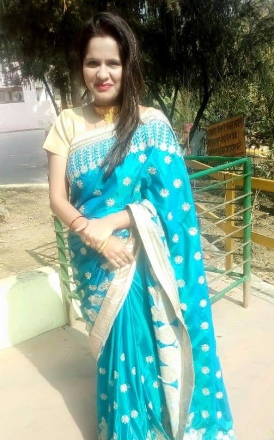 Swati Shukla loves to wear saree and gold