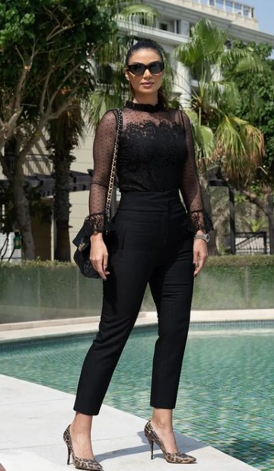Zeina Khoury's height and body stats