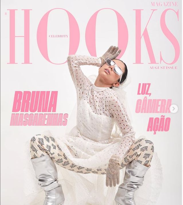 Bruna featured in the Hooks Celebrity magazine