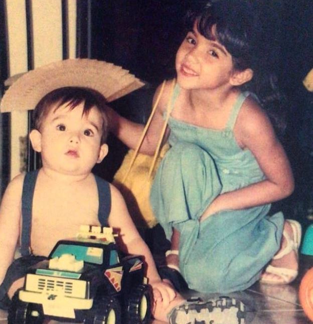 Childhood imageof Bruna with her brother Victor Vargas