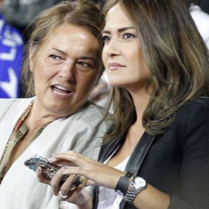 Emma Rhys with her mom