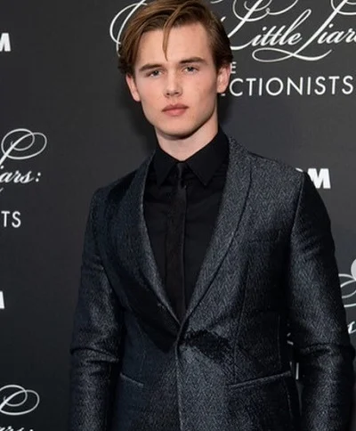 Garrett Wareing is a popular American actor, director, writer, model, artist, Influencer, social media star, and famous personality from College Station, Texas, United States