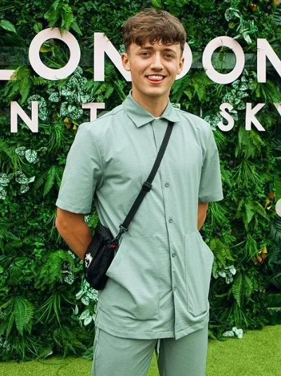 Lewis Leigh: Biography, Net worth, Wiki, Age, Girlfriend, Family ...