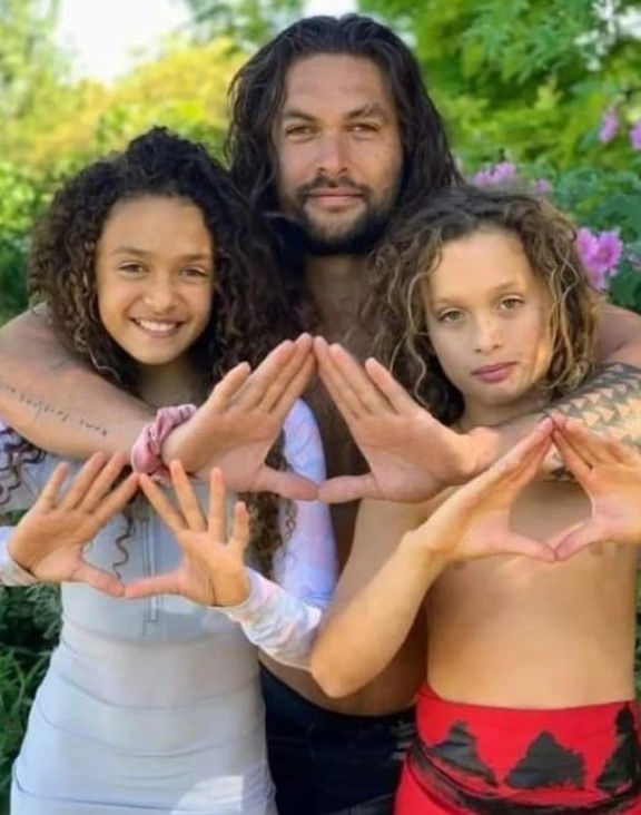 Lola Iolani Momoa with Jason Momoa and Nakoa-Wolf Manakauapo Namakaeha Momoa