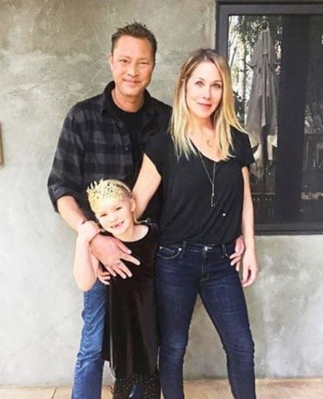 Sadie Grace with Christina Applegate (mom) and Martyn LeNoble (dad)