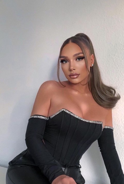 Sharline Davidsen is a fashion model