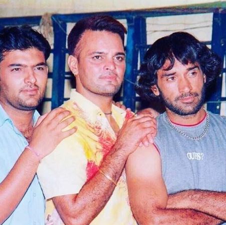 An old image of Gurchet Chitarkar with his friends Kapil Sharma and Dilawar Sidhu