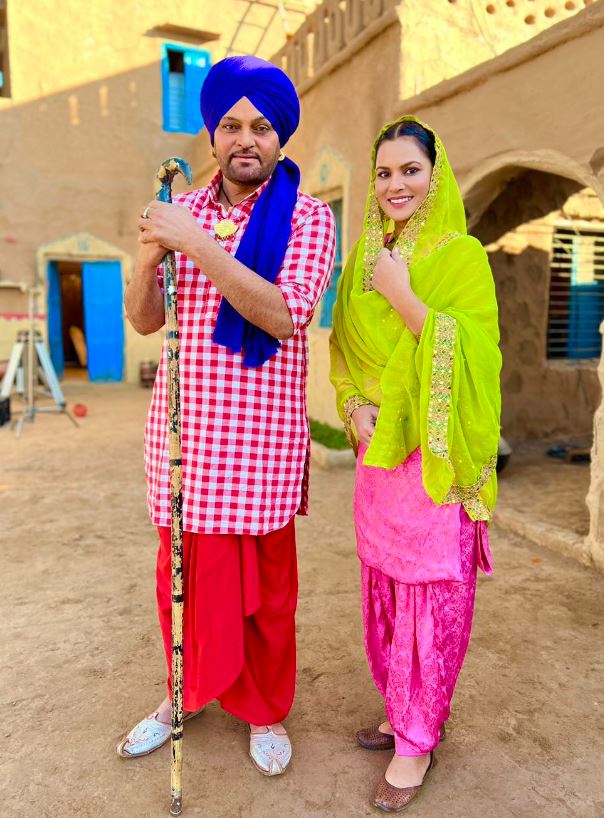 Gurchet Chitarkar with his co-actress