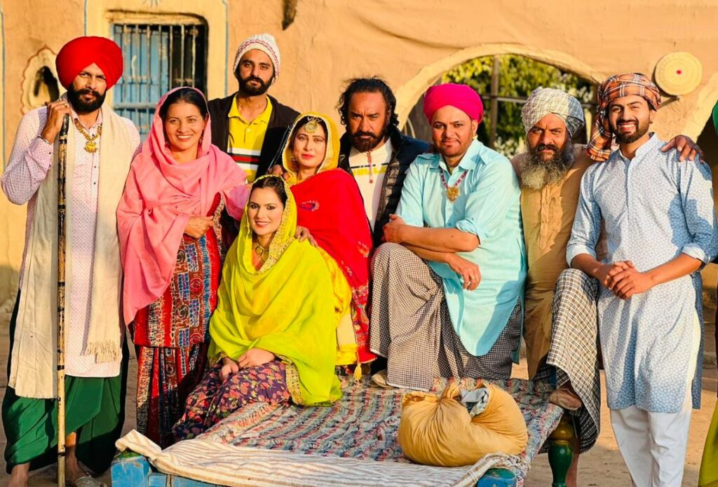 Gurchet Chitarkar with his co-stars