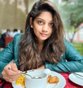 Karuna Bhushan Wiki: Age, Height, Net Worth, Husband, Education, Bio & Kids