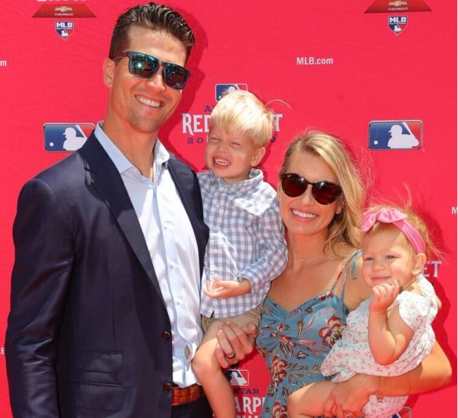 Stacey Harris and Jacob deGrom with their kids